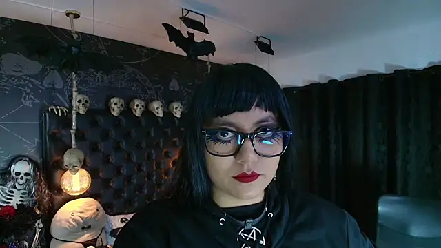 AlexHoe  online show from April 24, 7:38 pm