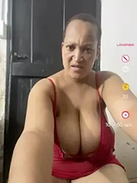 XHotJuicyBootyXX online show from May 7, 9:24 am