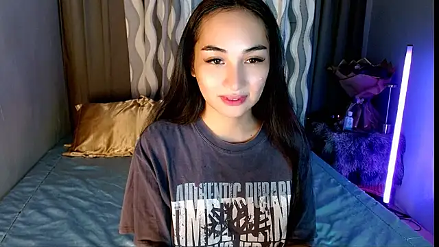 SweetLilly 18 online show from April 27, 3:25 am