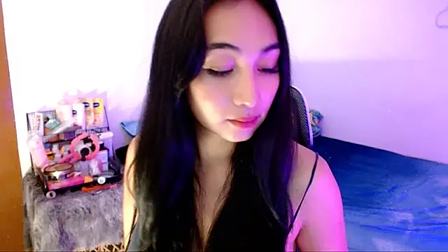 SweetLilly 18 online show from October 13, 3:20 am