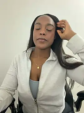 Emma jonness online show from April 21, 11:50 am