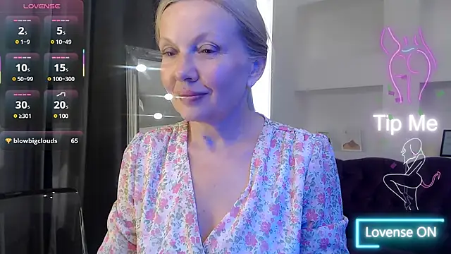 Abby Moore  online show from July 14, 10:21 am