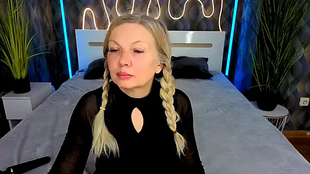 Abby Moore  online show from April 25, 12:52 pm