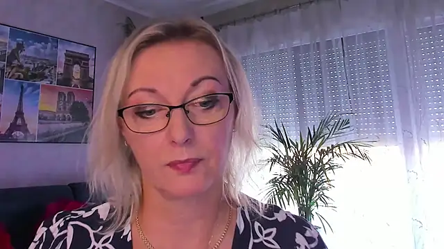 vanessa chat online show from July 30, 1:23 pm