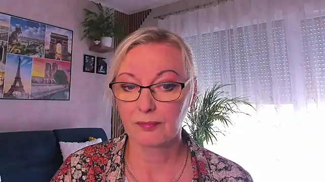 vanessa chat online show from April 29, 1:25 pm