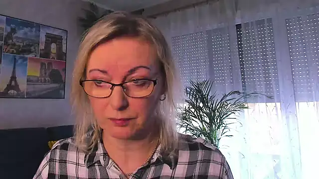 vanessa chat online show from March 10, 2:43 pm