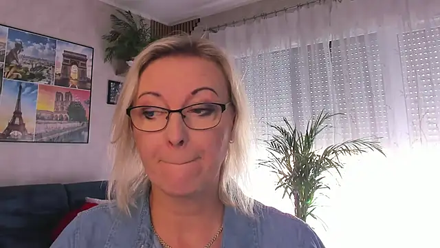 vanessa chat online show from July 8, 1:35 pm