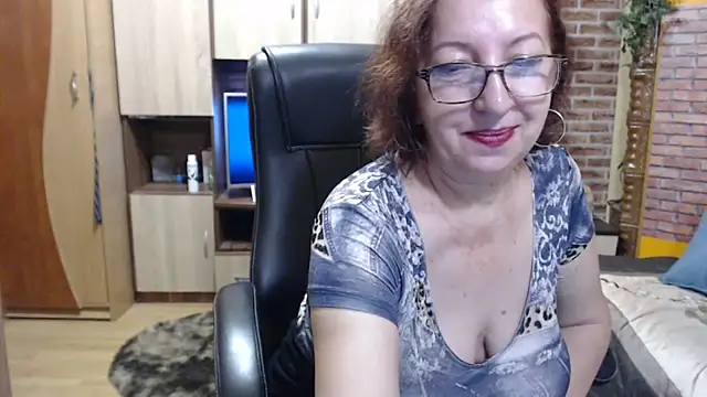 Snapshot of EvelyneFlirtyMilf chatting on October 9, 4:49 am EvelyneFlirtyMilf online show from October 9, 4:49 am