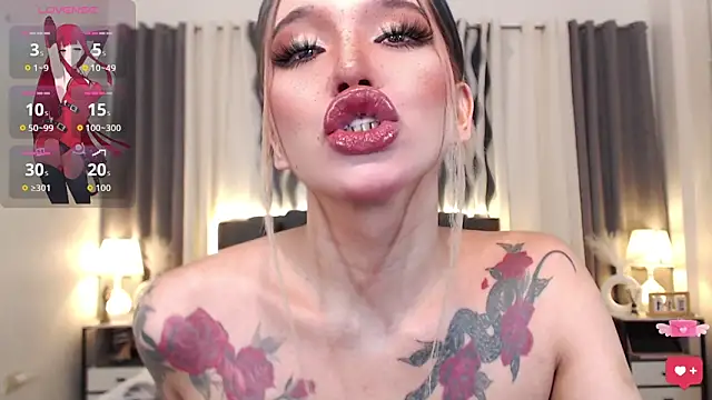 Evalyn Shemale online show from March 11, 1:32 am