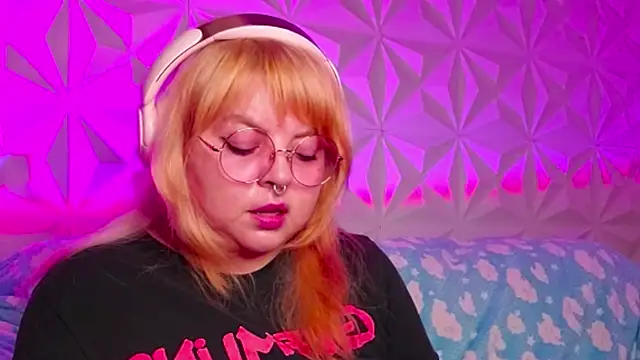 Snapshot of Satyn_doll chatting on October 10, 12:04 am Satyn doll online show from October 10, 12:04 am