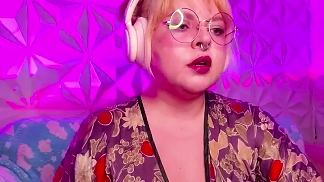 Snapshot of Satyn_doll chatting on September 29, 12:38 am Satyn doll online show from September 29, 12:38 am