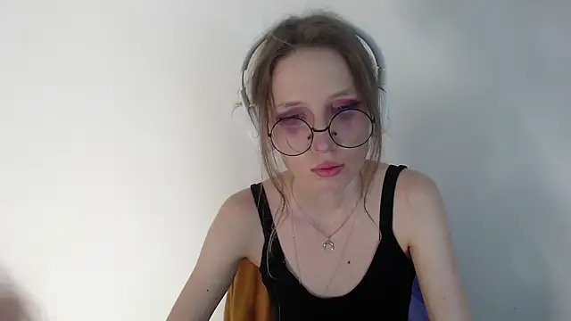  Hanna Moon  online show from April 17, 11:23 am