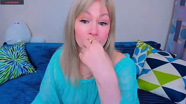 EllenMoore online show from March 25, 3:34 am