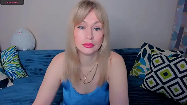 EllenMoore online show from April 21, 3:13 am