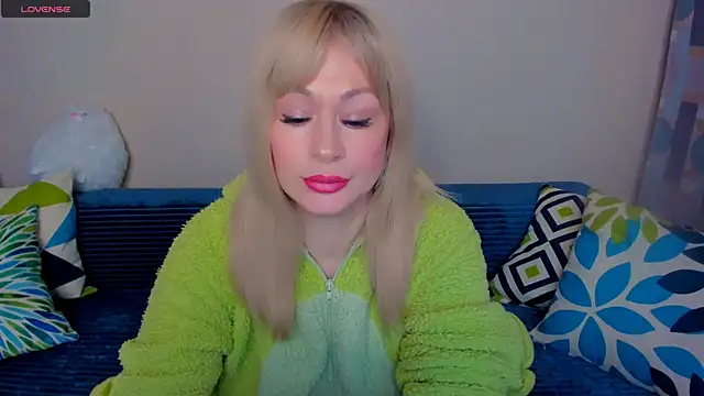 EllenMoore online show from April 28, 3:10 am