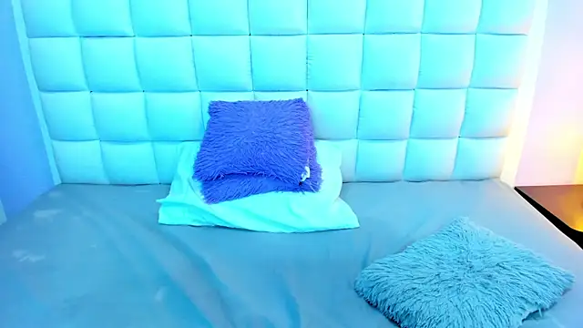 teresasroom  online show from April 13, 8:31 pm