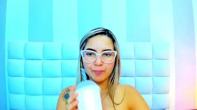 Snapshot of teresasroom_ chatting on September 23, 10:52 pm teresasroom online show from September 23, 10:52 pm