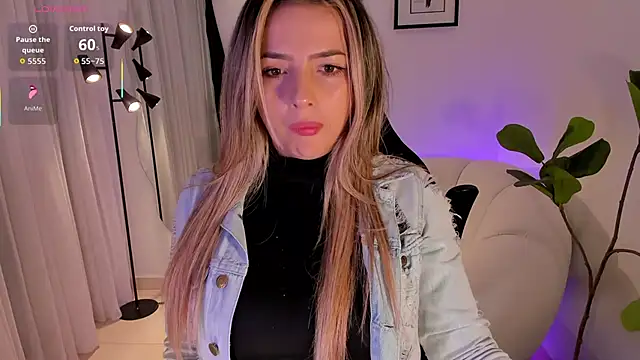 AmyWood online show from February 8, 10:01 pm