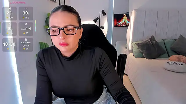 AmyWood online show from April 20, 6:55 pm