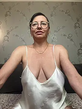 Amberhotqueen online show from July 21, 8:15 am