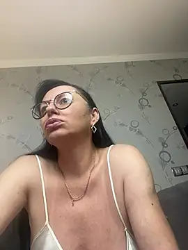 Amberhotqueen online show from August 2, 1:03 pm