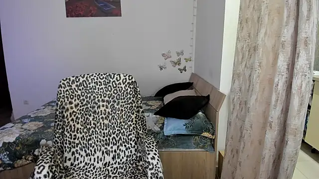 KrissLoona online show from December 19, 2:05 am