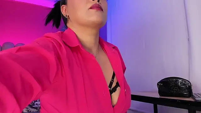 Inndrahot online show from August 9, 3:34 am