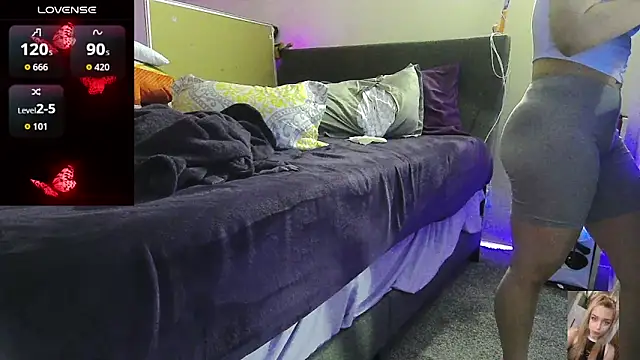 Blondiewithanass online show from April 20, 11:08 pm