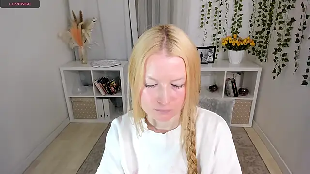 Laly Peach online show from April 23, 11:39 am