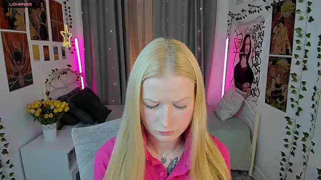 Laly Peach online show from October 18, 3:59 pm