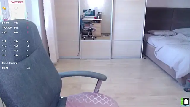 Snapshot of Lana__Nova chatting on October 11, 6:51 am Lana Nova online show from October 11, 6:51 am