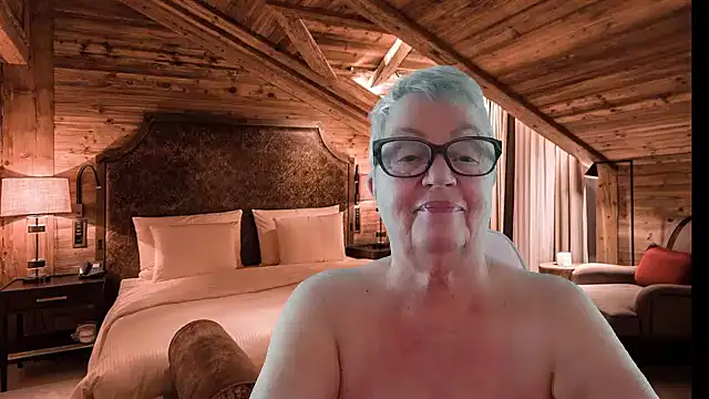 GrannyChrissy68 online show from December 14, 10:26 pm