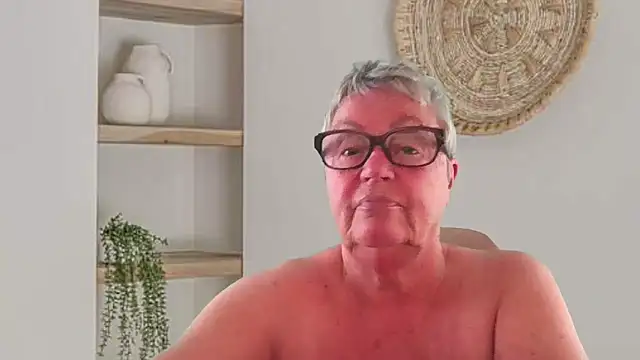 GrannyChrissy68 online show from June 8, 10:09 pm