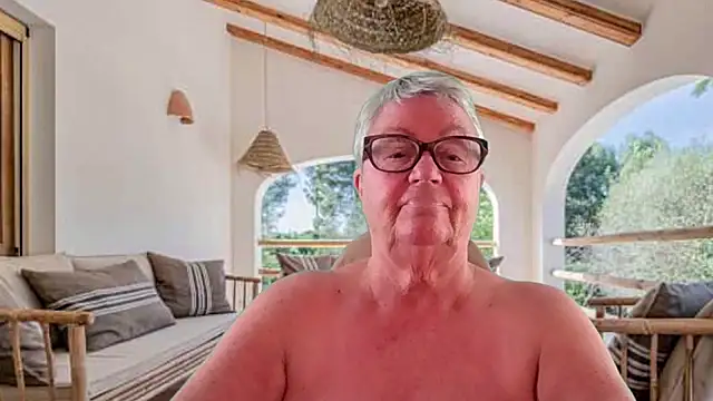 GrannyChrissy68 online show from April 26, 1:42 pm