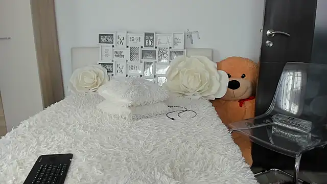 sweetemy4u online show from April 22, 8:11 am