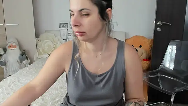 sweetemy4u online show from February 23, 7:52 am