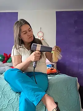 Ixchel Anaid online show from April 21, 6:15 pm