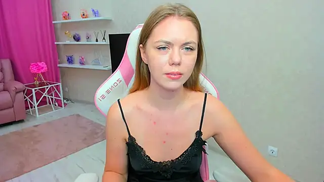 Strawberrye online show from April 25, 3:20 am