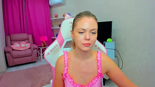 Strawberrye online show from April 27, 3:36 am