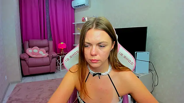 Strawberrye online show from March 18, 8:30 am