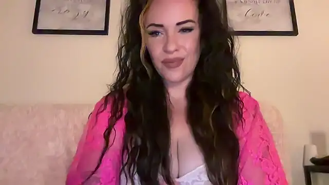 Snapshot of MuckyMILF chatting on September 17, 9:24 pm MuckyMILF online show from September 17, 9:24 pm