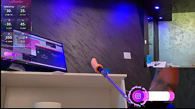 im-your-lovee online show from April 26, 6:00 am