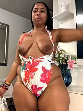 Snapshot of CurvyDesire1 chatting on October 4, 7:25 am CurvyDesire1 online show from October 4, 7:25 am