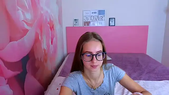 AliceAdams online show from October 22, 6:40 am