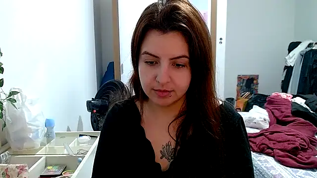 Snapshot of chelbyy chatting on October 2, 4:06 am chelbyy online show from October 2, 4:06 am