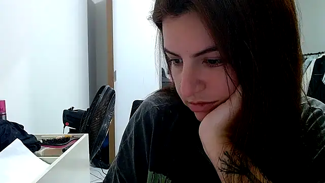 Snapshot of chelbyy chatting on October 31, 5:53 am chelbyy online show from October 31, 5:53 am