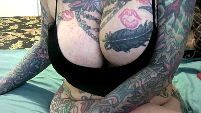 pamelagunns online show from February 4, 6:44 pm