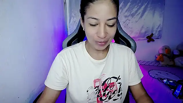 ninatiny online show from February 15, 11:20 am