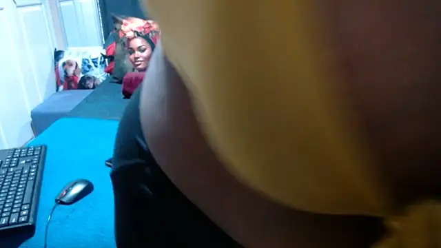 BUSTYDEE online show from April 23, 6:10 am