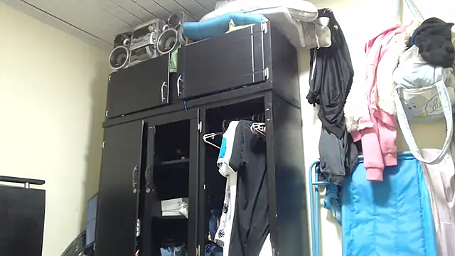 adrixxx38 online show from April 17, 11:29 pm